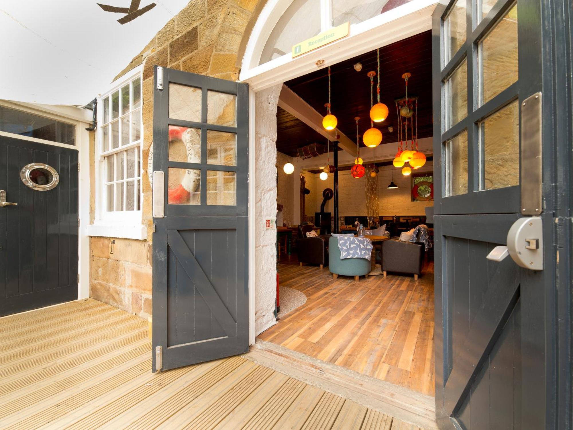 Yha Boggle Hole Hostel Fylingthorpe Buitenkant foto
